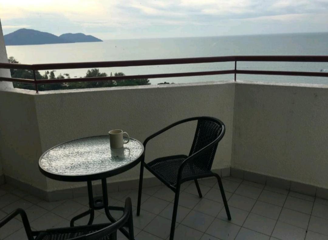 Executives Pantai Seaview Batu Ferringhi 2704 - 2 Bedrooms Kültér fotó